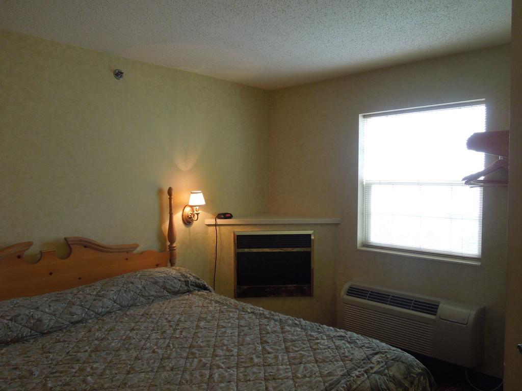 Ourguest Inn And Suites Catawba Island Port Clinton Room photo